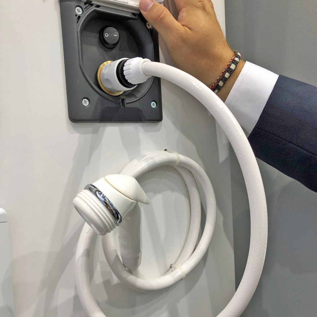 BBAtechniek - Doucheaansluiting Gardena 12V met schakelaar (1x)