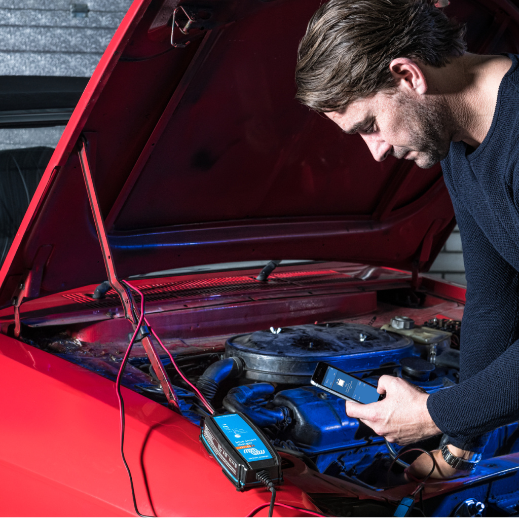 BBAtechniek - Victron Blue Smart IP65 acculader 12/10-1 (1x)