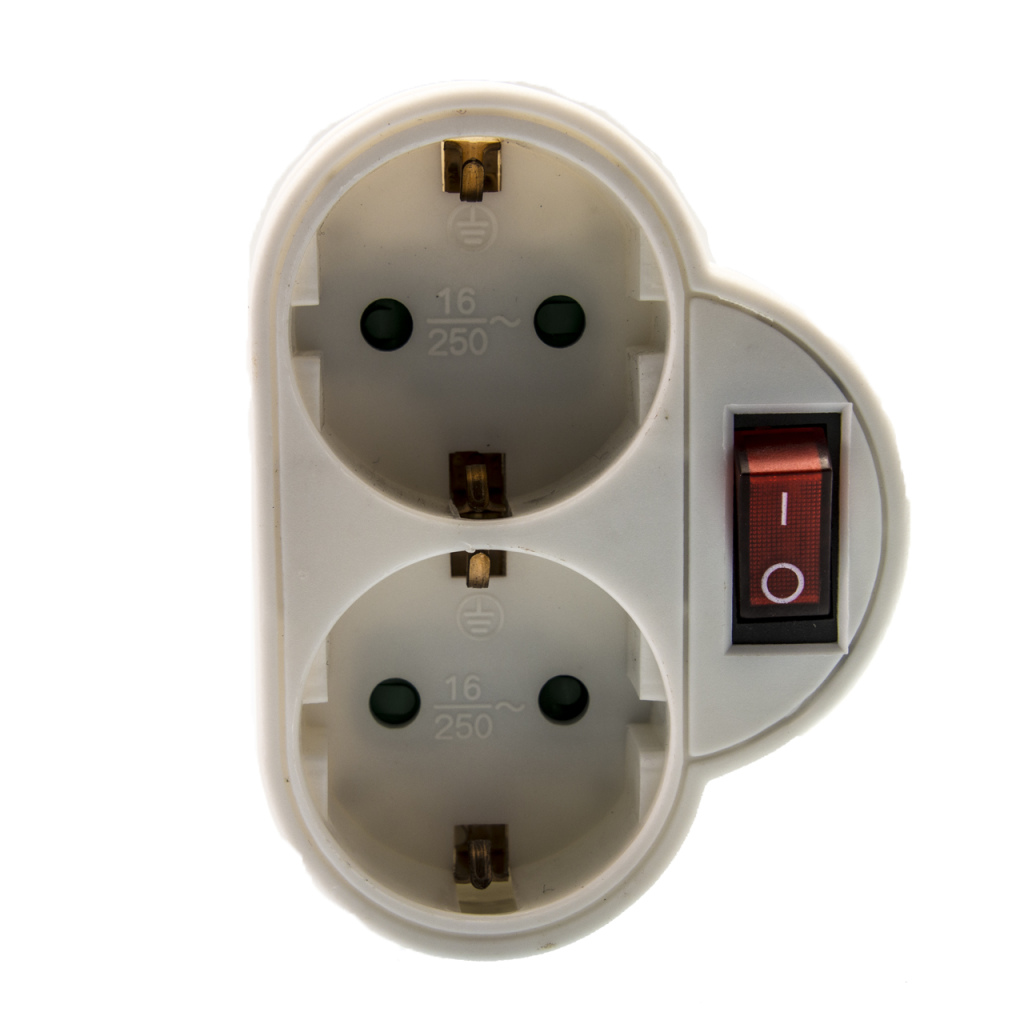BBAtechniek - 230V RA stekker doorvoer 2x met schakelaar (1x)