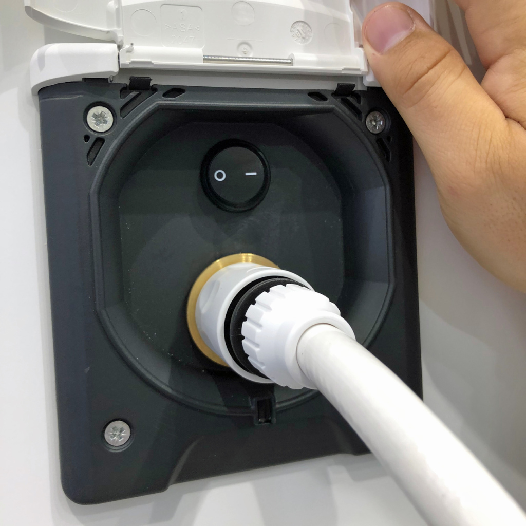 BBAtechniek - Doucheaansluiting Gardena 12V met schakelaar (1x)