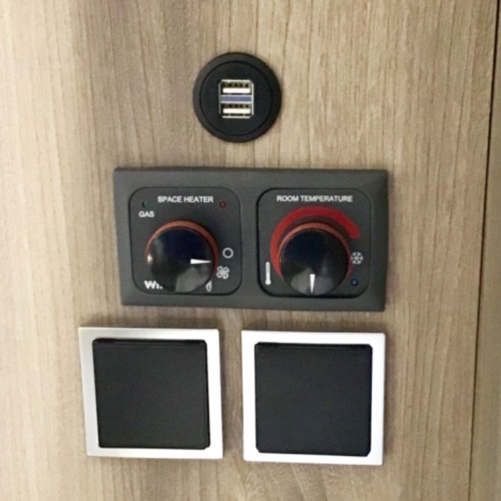 BBAtechniek - USB A-2x 5VDC 2x2.5A inbouw (1x)